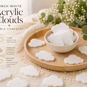 Puede incluir: Confeti de mesa blanco en forma de nube, de 2,5 cm de tamaño, esparcido sobre una bandeja de madera y en un cuenco pequeño. El texto de la imagen dice "1 INCH WHITE Acrylic Clouds TABLE CONFETTI". El confeti es duradero y reutilizable.