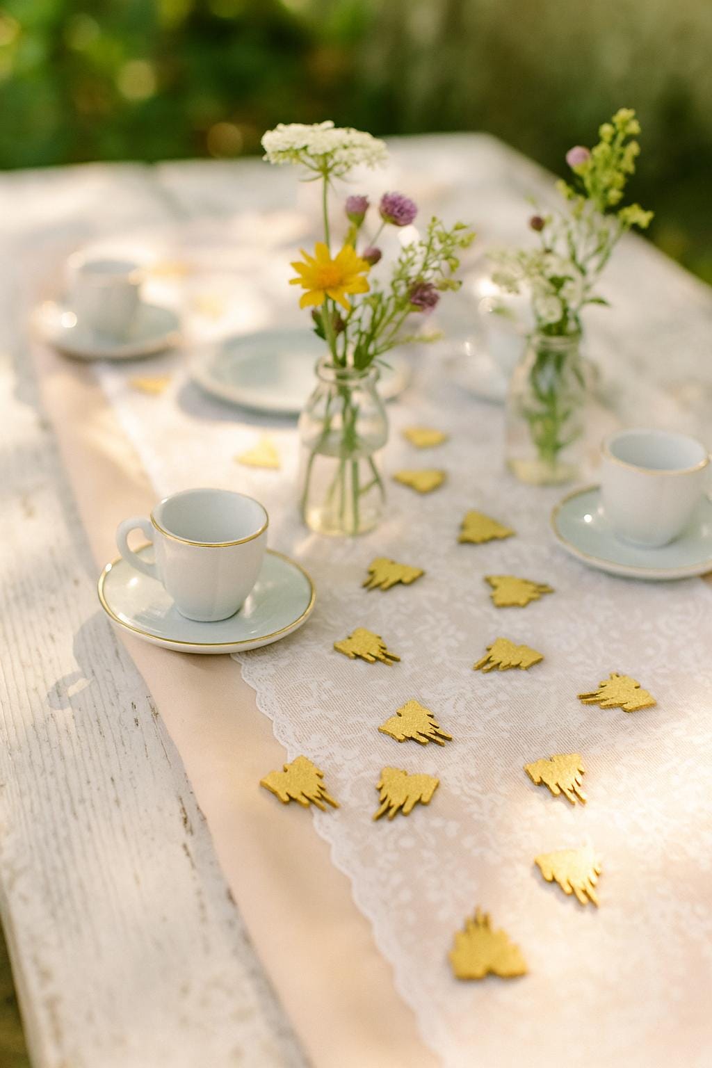 Servetten 18e verjaardag - 40 stuks Happy Birthday met confetti, decoratie eucalyptus, tafeldecoratie