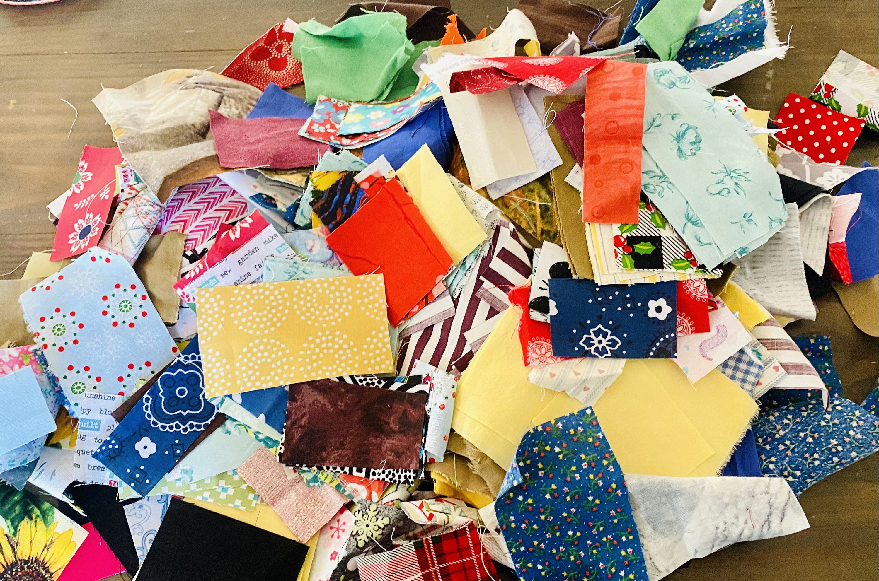 1 Pound of Fabric Crumbs and Scraps Fabric Remnants Scrap Etsy Singapore