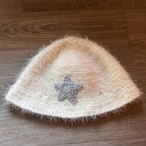Bucket hat