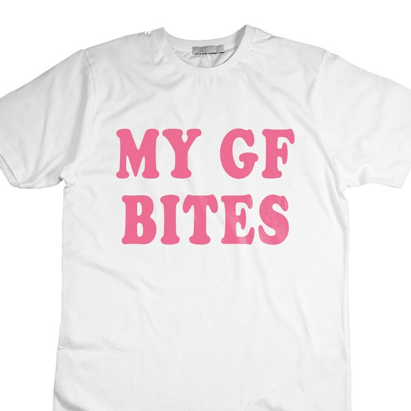 Mein Gf Bites Tshirt | Mein Freundin-Shirt | Lustiges Gag-Geschenk | Boyfriend-Shirt | Freund Geschenk | Lustiges Mem | Ästhetisches Shirt | Zitat-Shirt