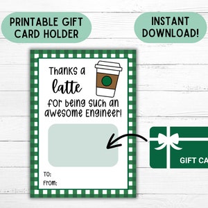 Può includere: Porta biglietti regalo stampabile con sfondo a scacchi verde e bianco. Il porta biglietti presenta una tazza di caffè con il testo "Thanks a latte for being such an awesome Engineer!" e uno spazio per un biglietto regalo. Sono inclusi anche i testi "To:" e "From:".