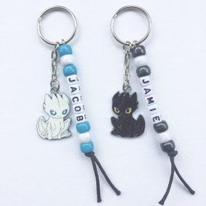 Porte-clés avec breloque dragon édenté avec nom personnalisé Porte-clés en perles émaillées argentées