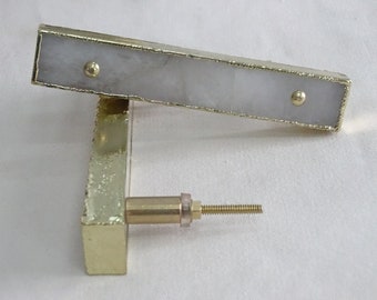 Maniglia per mobile in agata bianca realizzata a mano, bordo placcato oro