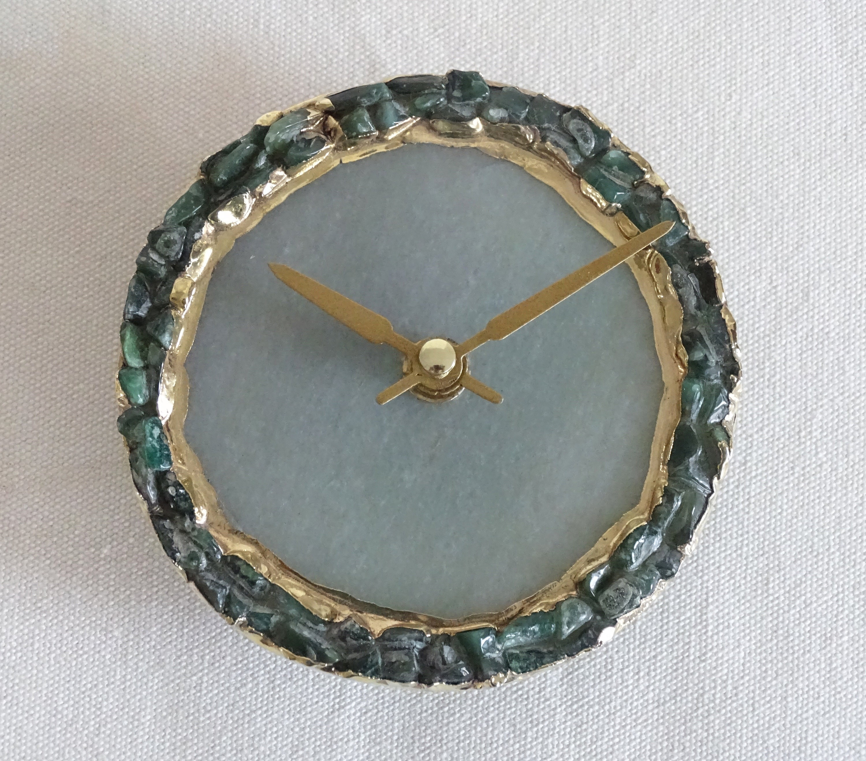 horloge aventurine verte avec pierres précieuses en cristal vert, bureau moderne/horloge murale, cadeau parfait, cadeaux de réchauffement la