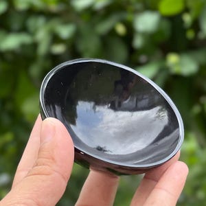 Cuenco de cristal de obsidiana negra tallado a mano: decoración de altar, adivinación y herramienta ritual.
