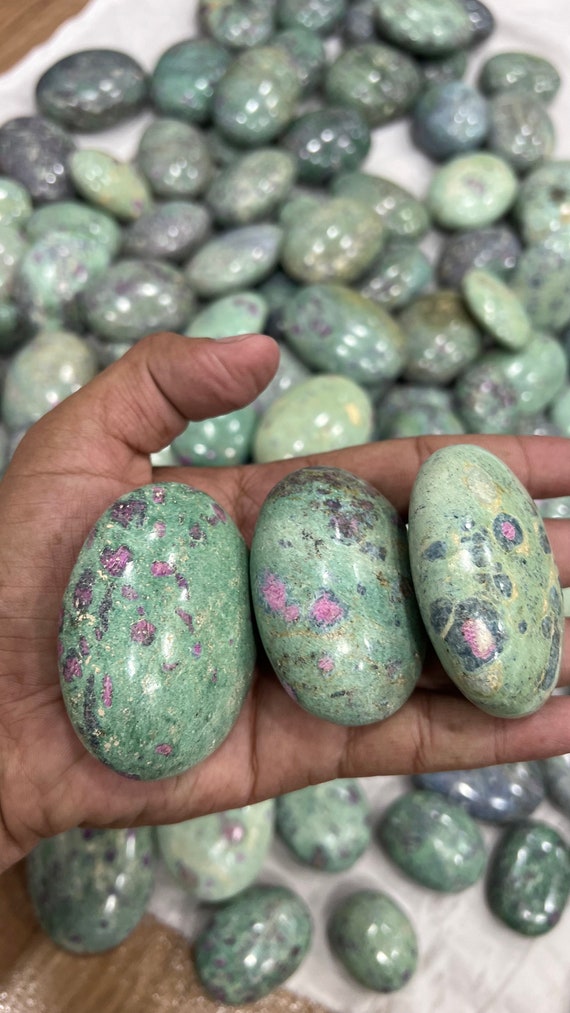 Polished Ruby Fuchsite Heart Stone, UV Reactive Crystal Palm Stone, Natural Gemstone Carving