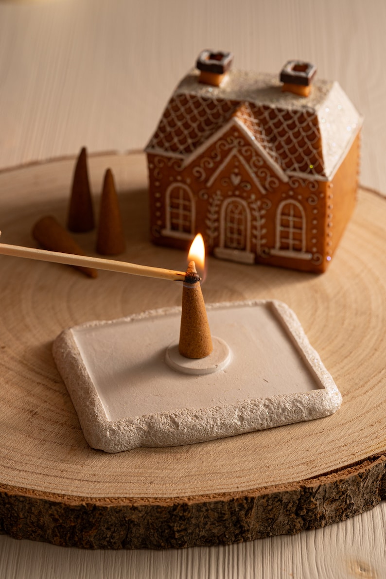 Gingerbread House Incense Cone Burner / Christmas Gingerbread image 5