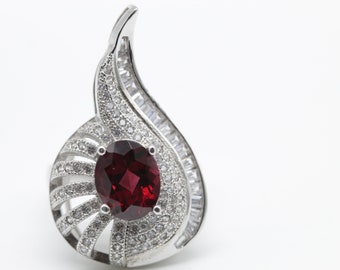 Lustrous! Garnet and Zircon Ring. 925 sterling silver. 10x8 MM oval stone. Ring size 6(us). Faceted Stone. gift material