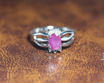 Handgemaakte sterlingzilveren ring met robijn en zirkoon, maat 6 3/4
