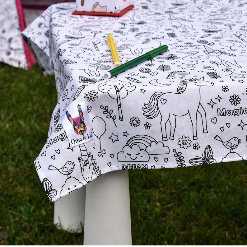 Nappe de coloriage lavable Les Licornes avec 12 marqueurs lavables inclus Magnifique et de qualité supérieure 100% coton image 6