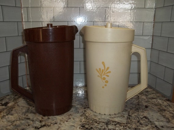 Vtg Tupperware Pitcher 2 Quart Brown with Push Button Lid