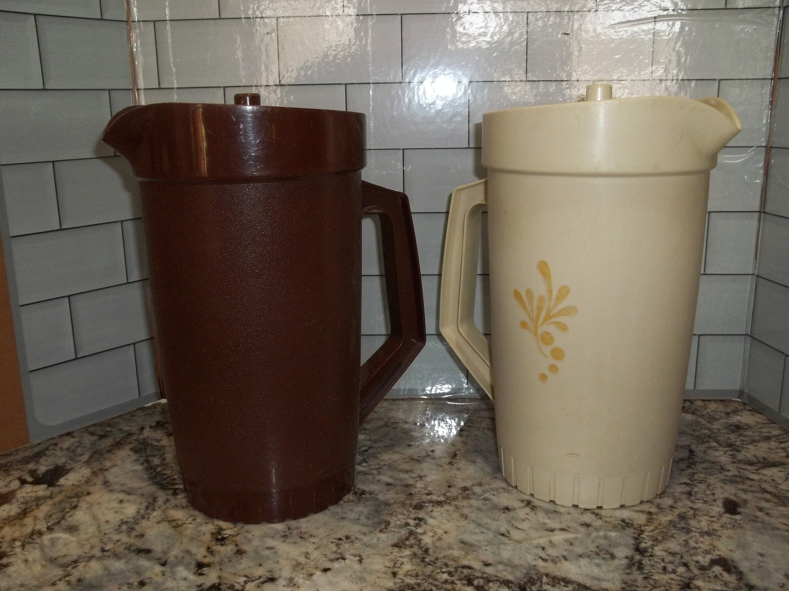 Vintage Tupperware 15755 Red 1 Quart Pitcher Drinks With Beige Lid