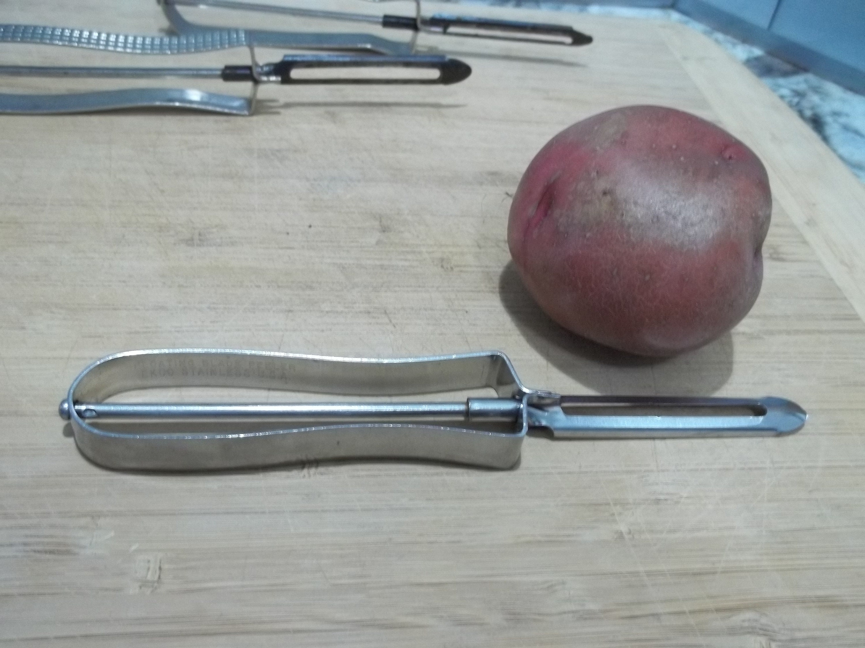 Pampered Chef Potato Vegetable Peeler Metal Floating Blade Sweden