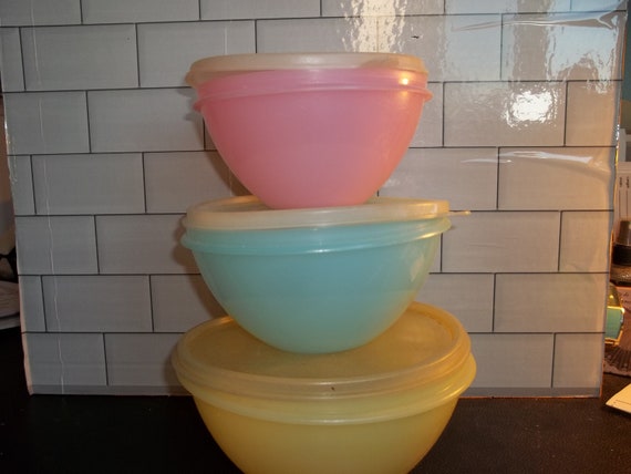 Vintage Tupperware Wonderlier Nesting Bowls 3 Pc Set Pastel With Lids  Summer Storage 