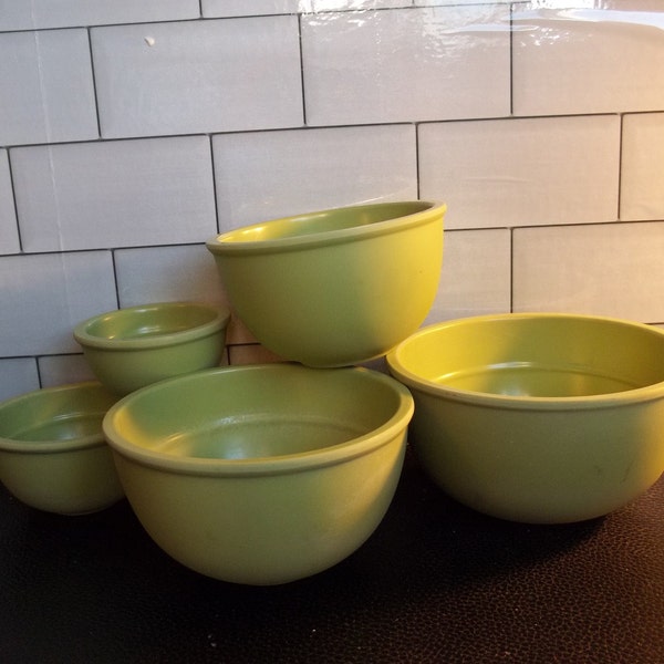 Measuring bowl set nesting 5 pc Melamine Retro kitchen Avocado green cooking baking vintage