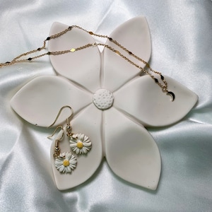Jewellery dish | Flower dish | Flower trinket dish | Ring dish | Jewellery storage | white dish