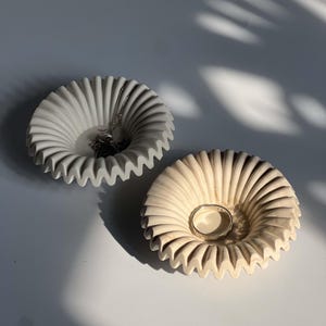 Ripple Trinket Dish – Minimalist Jesmonite  Ring Bowl – Neutral Jewellery Holder – Handmade Modern Home Décor