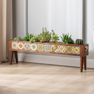 Hölzerner Blumenkasten mit mexikanischen Fliesen mit Beinen und Tablett/Pfanne für den Boden und Metallgriffen für die Seiten, Blumenkasten mit Fuß, Blumenständer