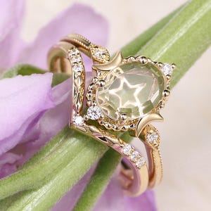 Anello di fidanzamento unico con stella lunare, anello ovale in oro giallo con cristallo bianco, anello Milgrain Art Déco, anello celeste, regali di anniversario, intaglio