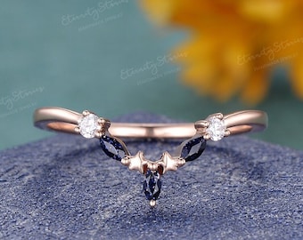 Fede nuziale curva in pietra arenaria da donna in oro rosa, delicata stella errante, fede nuziale con diamanti, fede nuziale ispirata alla galassia Stargazer, Moissanite