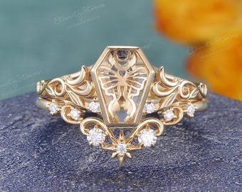 Anello di fidanzamento con quarzo ialino gotico, anello in oro giallo, anello con taglio a bara ispirato agli insetti, set nuziale con luna e stella, anello con promessa a farfalla
