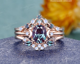 Vintage Moonstone Engagement Ring Set Oval Cut Alexandrite Wedding Ring Set Woman Rose Gold Moon And Star Ring Celestial Ring Unique Gift