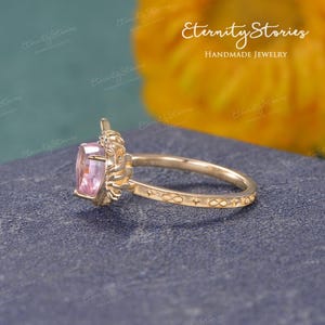 Anello di fidanzamento con zaffiro rosa a forma di cuore e ali d'angelo, gioielli fantasy con luna e stelle, regalo kawaii per ragazze magiche. immagine 10