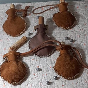 Pochettes en cuir Sacs cousus main Balles de plomb pour lance-pierres Entraînement à la cible Pochette de ceinture Pochette de chasse Frontière fashion Accessoire cavalier Jeu de rôle