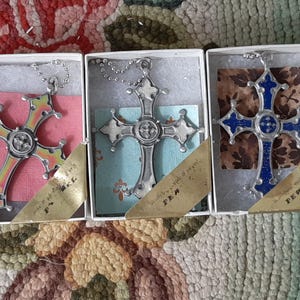 Boxed pewter cross necklaces 3 choices  20 inch chain 3 inch cross  Religious item Church Worship Preying Gothic. Cross jewelry necklaces