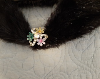 faux fur collar with a stunning brooch Fur scarf Neck warmer Coat collar Bow brooch Fashion Winter wear outerwear Coat collar Vintage