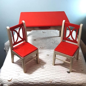 Miniature table with 2 matching chairs for dolls Doll furniture Doll&#39;s kitchen Reliable brand doll furniture Plastic doll chairs and table
