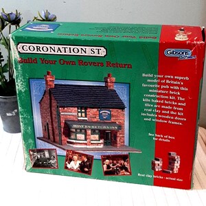 Kit de construcción de ladrillos en miniatura de Coronation Street Rovers Return – Modelo Gibsons Pastimes