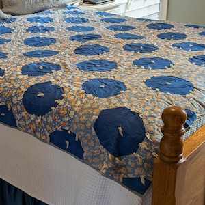 Vintage Hand-Quilted Blanket – Hand knotted Quilt. Medallion motif.