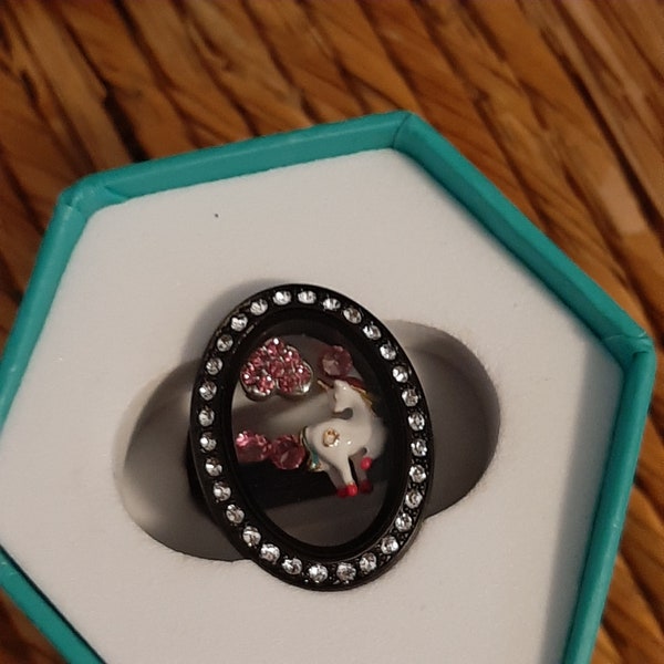 Floating charm locket/ ring, with Swarovski crystals. Unicorn themed. Size 7. in original box, ready for gift giving. Origami owl jewelry