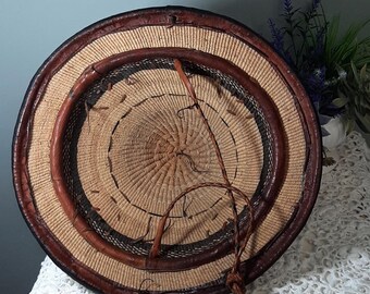 ヴィンテージアフリカフラニ族の円錐形の繊維製帽子（革のアクセント