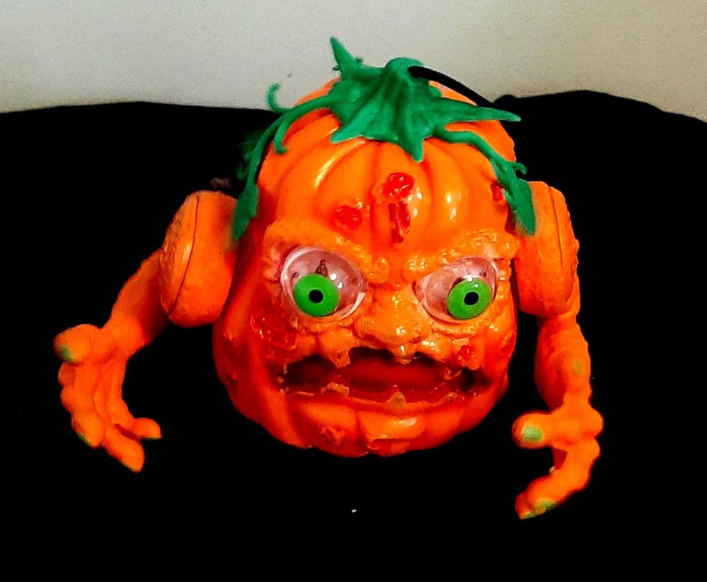 Vintage Shakin' Mutant Pumpkin in Box Boglins Halloween Rotten
