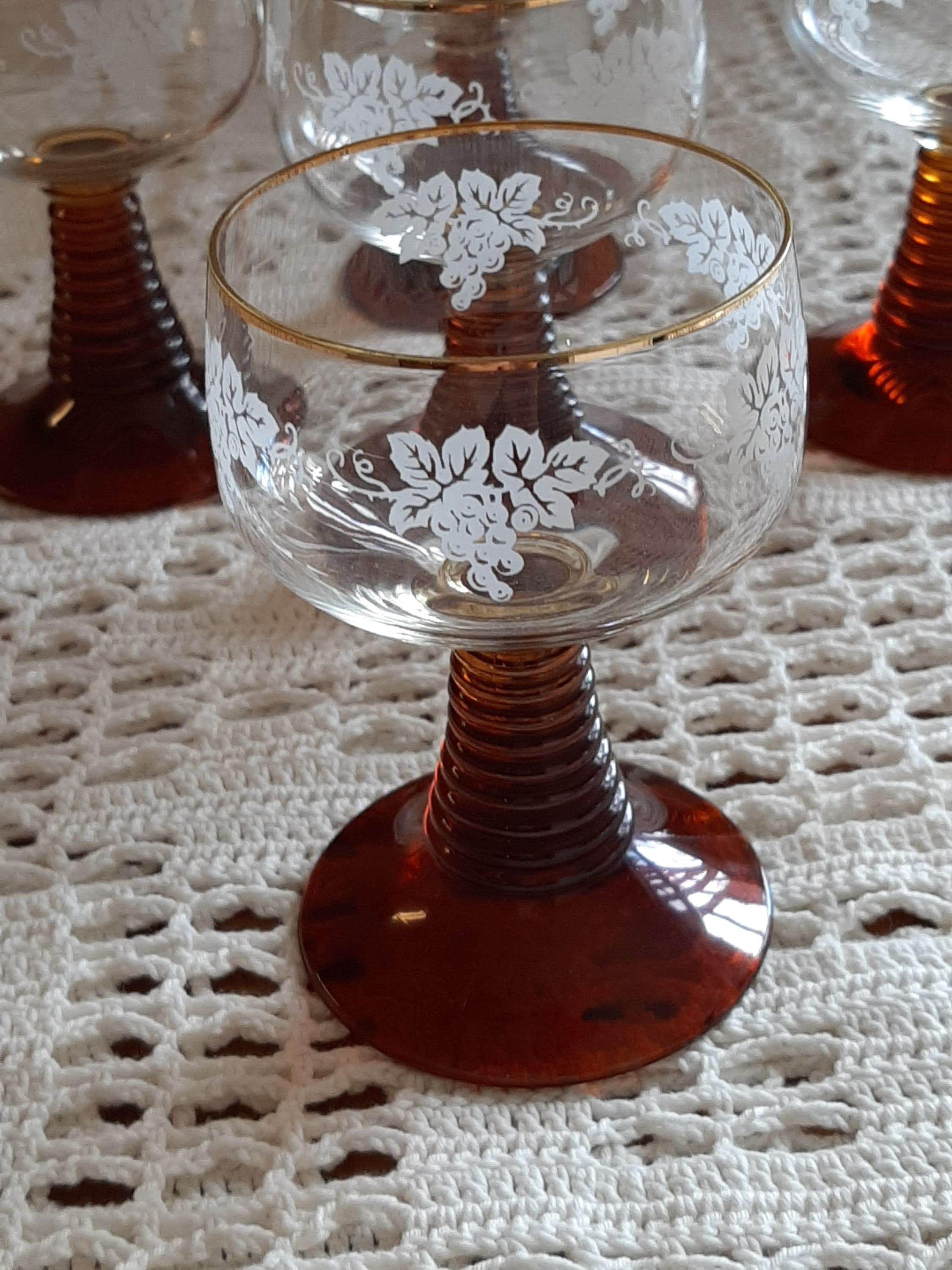 Set of 5 Vintage Schott Zwiesel Amber Beehive Wine Glasses, Etched