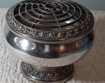 Vintage Art Deco  Lanthe of England rose bowl Silver plate Removeable lid plastic frog MCM rose bowl with flower frog Excellent condition