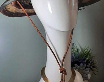 ヴィンテージアフリカフラニ族の円錐形の繊維製帽子（革のアクセント