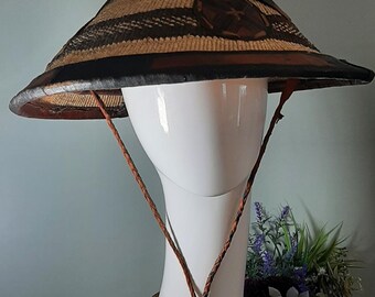 ヴィンテージアフリカフラニ族の円錐形の繊維製帽子（革のアクセント
