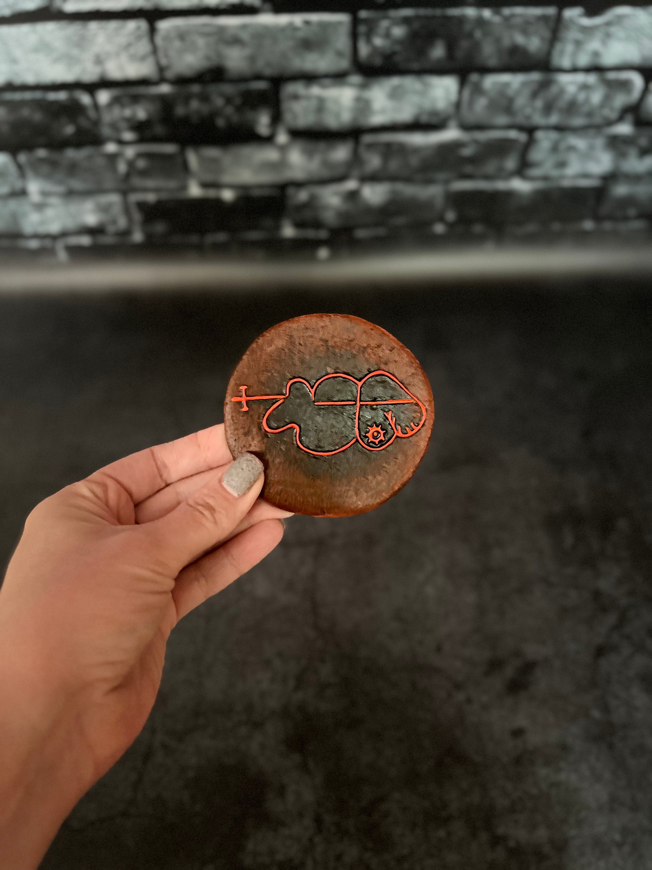 gigiK18YG Blackletter coin top 'S' チャーム - メルカリ