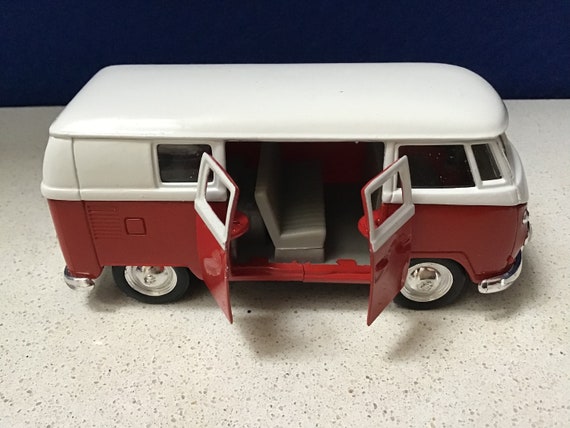 Volkswagen Camper Van Flower Power Hippy 1:32 Scale Model Car Brand New Volkswagen Camper Van Flower Power Hippy 1:32 Scale Model Car Brand New