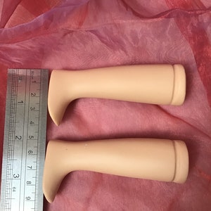 Puppenteile Keramik Puppenbeine Puppenreparatur antike Puppenteile Vintage Puppenteile Puppenreparatur Puppenherstellung Porzellan Puppenteile Sammler Künstler