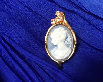 Blue cameo costume jewellery three sparkles wrap around clasp gold finish white lady blue background Victorian style for collar lapel or hat