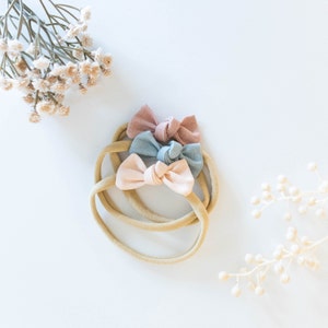 Small Dainty Linen Knot Bows Set for Newborn Baby Girl in Modern Trendy Colors