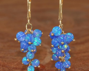 AAA Feuer Blau Opal Perlen Cluster Ohrringe, Natürliche Opal Edelstein Gold Ohrringe, Opal Handgemachte Ohrringe, Oktober Geburtsstein, Geschenk für Sie