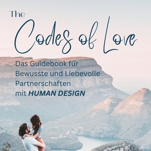 Könnte beinhalten: Ein Paar umarmt sich auf einem Berggipfel mit Blick auf einen Fluss. Der Text "The Codes of Love" ist in einer dekorativen Schriftart über ihnen geschrieben. Der Text "Das Guidebook für Bewusste und Liebevolle Partnerschaften mit HUMAN DESIGN" ist unter ihnen geschrieben. Der Text "CHIOF.LIFE CREATING AWERENESS" ist unten im Bild geschrieben.