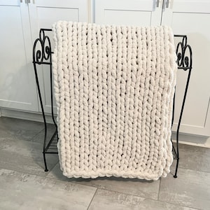 Cutsom order chunky hand knit blankets in multiple colors, gift for family, handmade gift