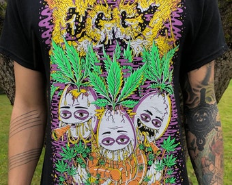 May include: Black t-shirt with a graphic print of three cartoon characters with green marijuana leaves and the word "HONEY" in yellow dripping letters.